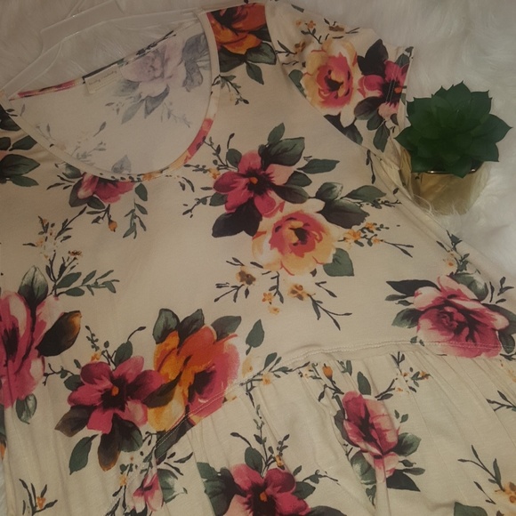 Cream Floral Short Sleeve Ruffle Top - Picture 3 of 3